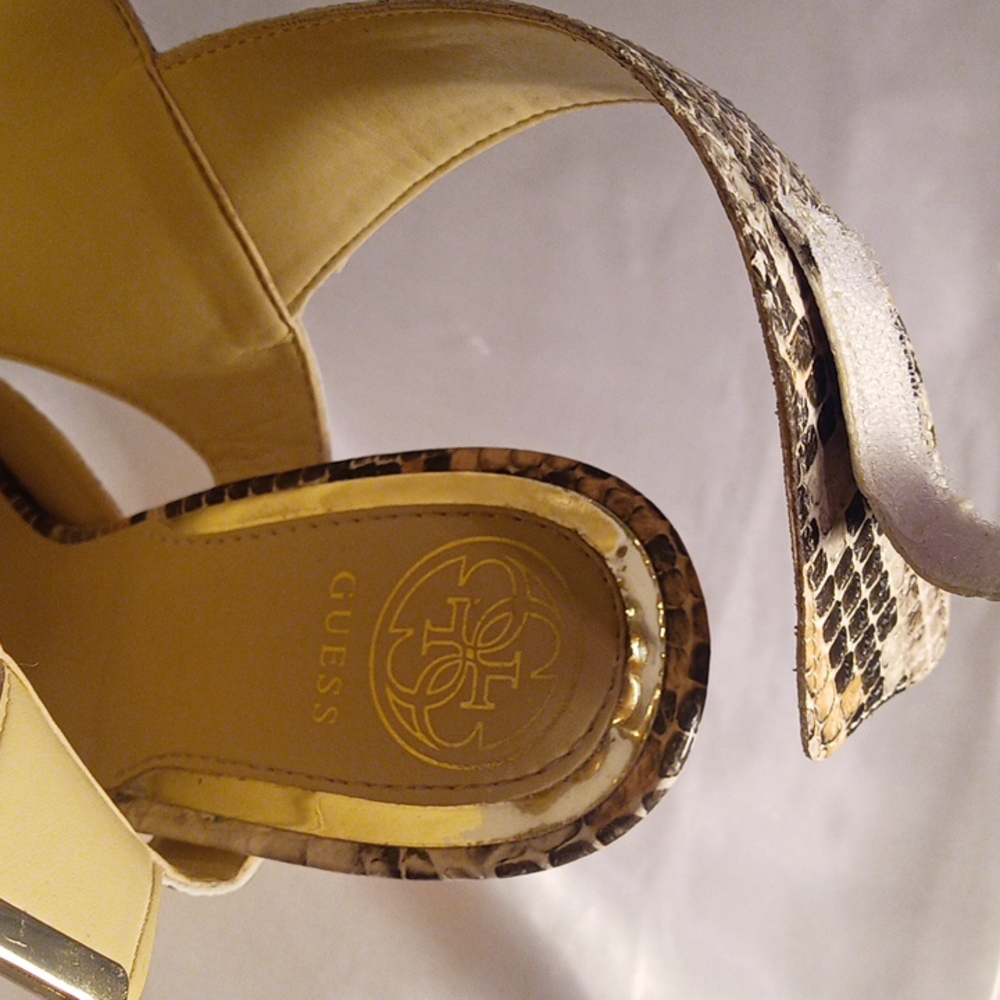 #GUESS - Picture 3 of 5